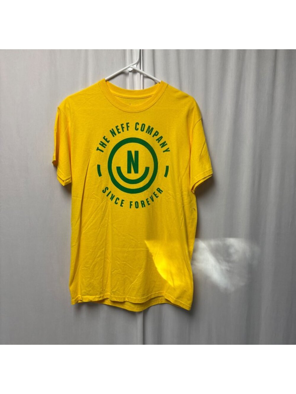 Neff Yellow T-Shirt Mens Size Medium Cotton Colorful Graphic Logo Tee NEW